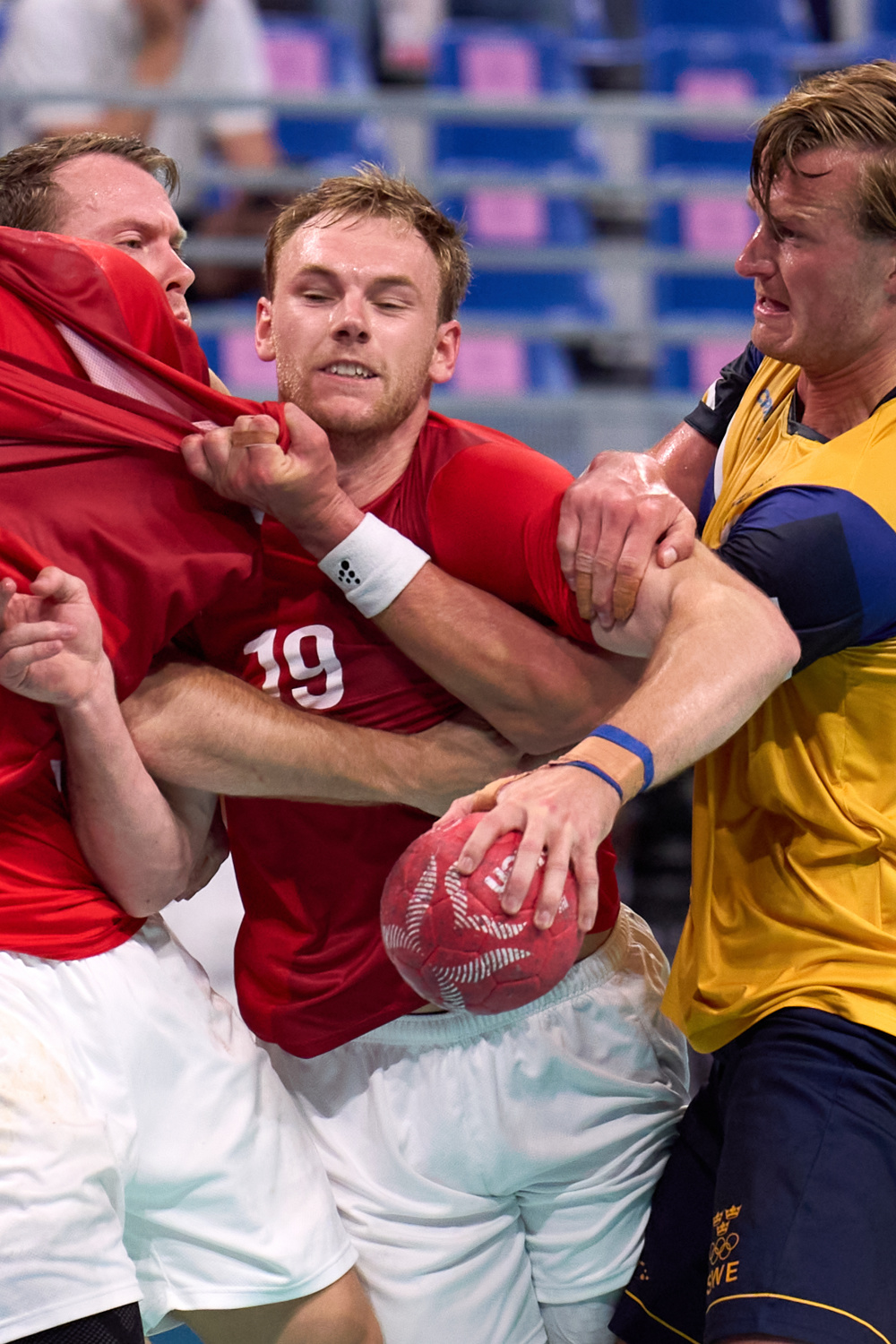 巴黎完胜丹麦，萨内带队取胜