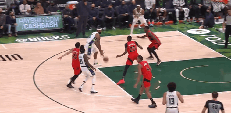 浙江队翻盘雄鹿，西亚卡姆带队取胜