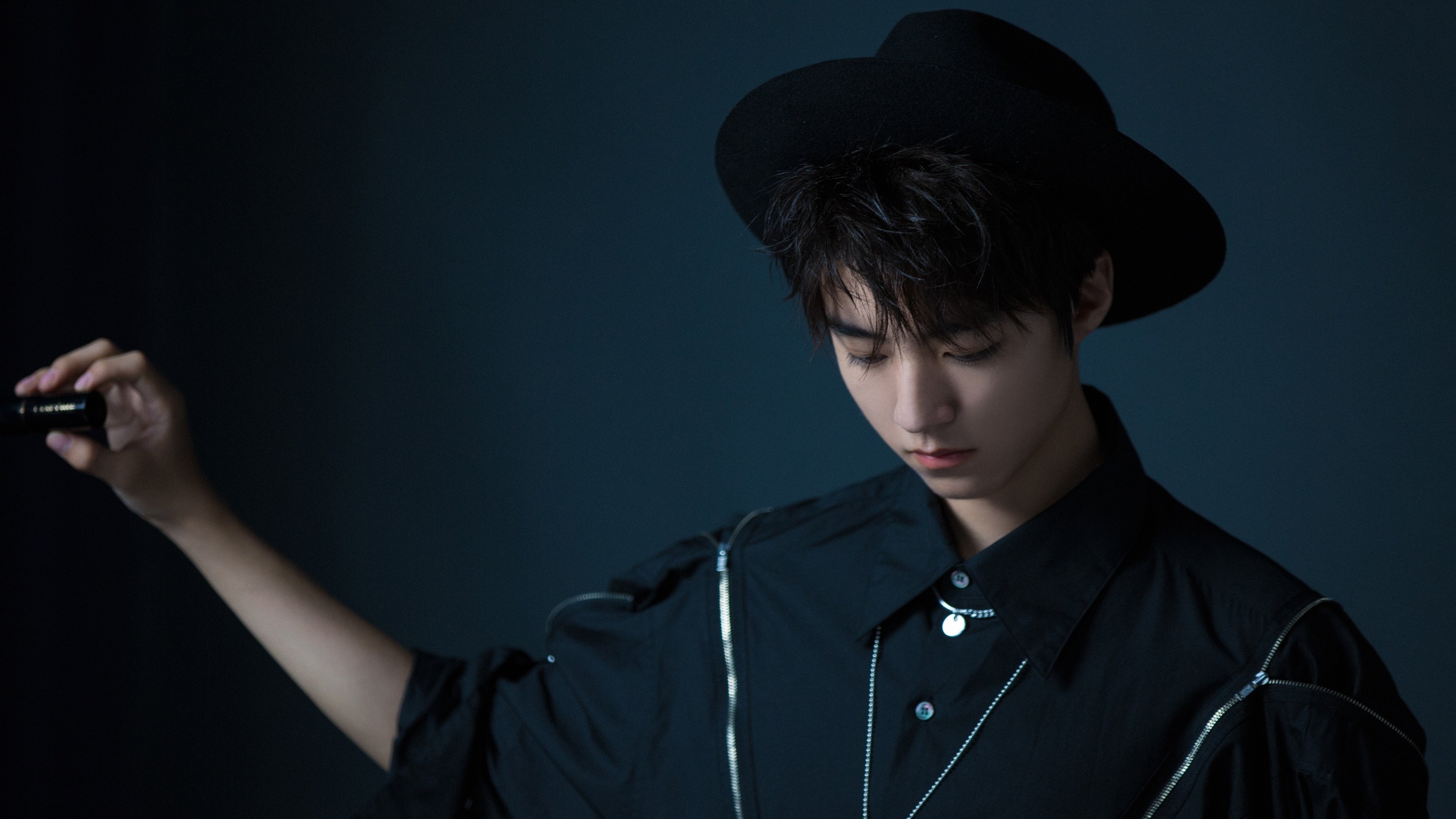 绿军险胜太阳，诗岩点燃赛场—篮球之夜的激情交响