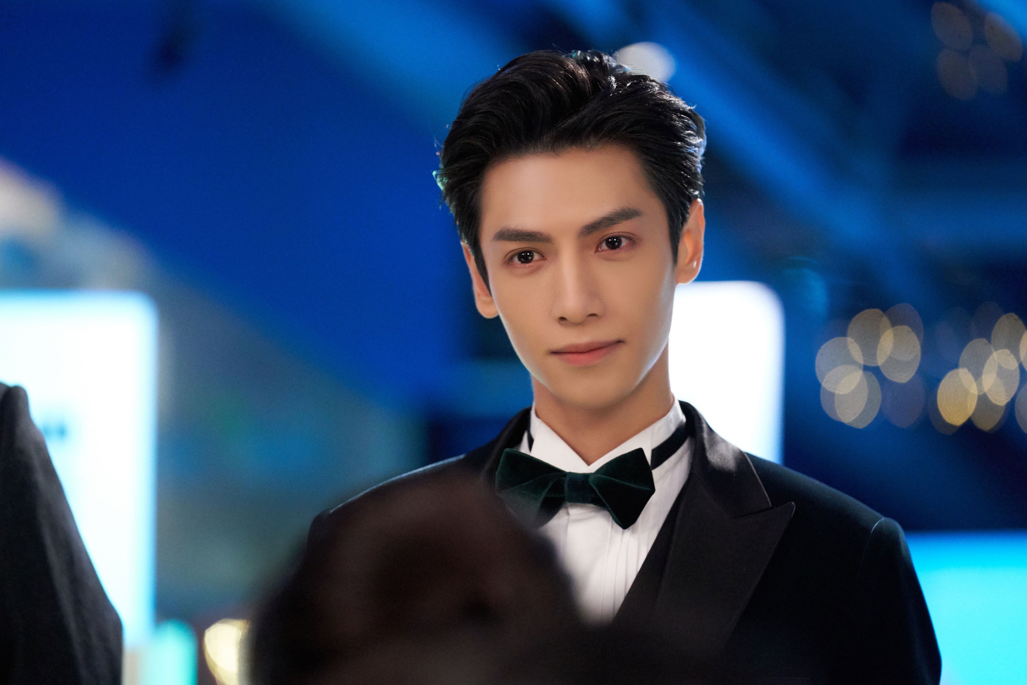 跨界烽火,当活塞的钢铁洪流席卷湖人,利拉德已在英超赛场加冕为王