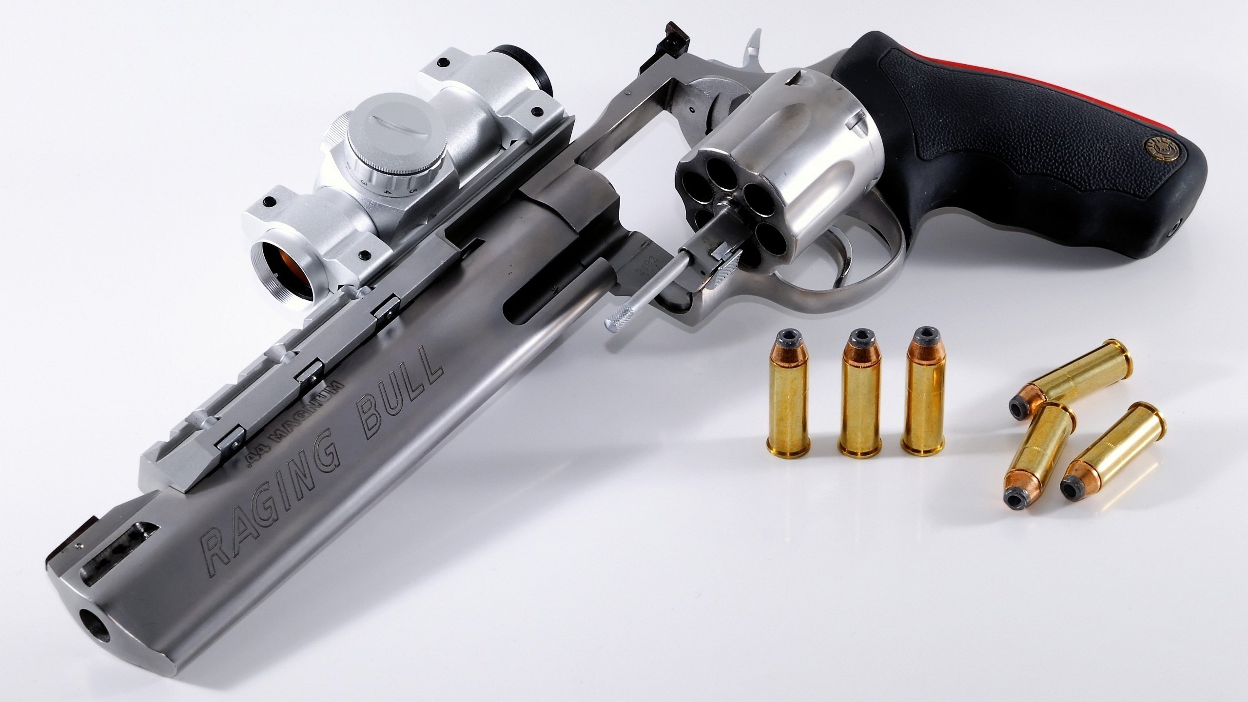 欧冠淘汰赛焦点战，凯尔特人主场3-0粉碎黄蜂，绿军咆哮晋级八强