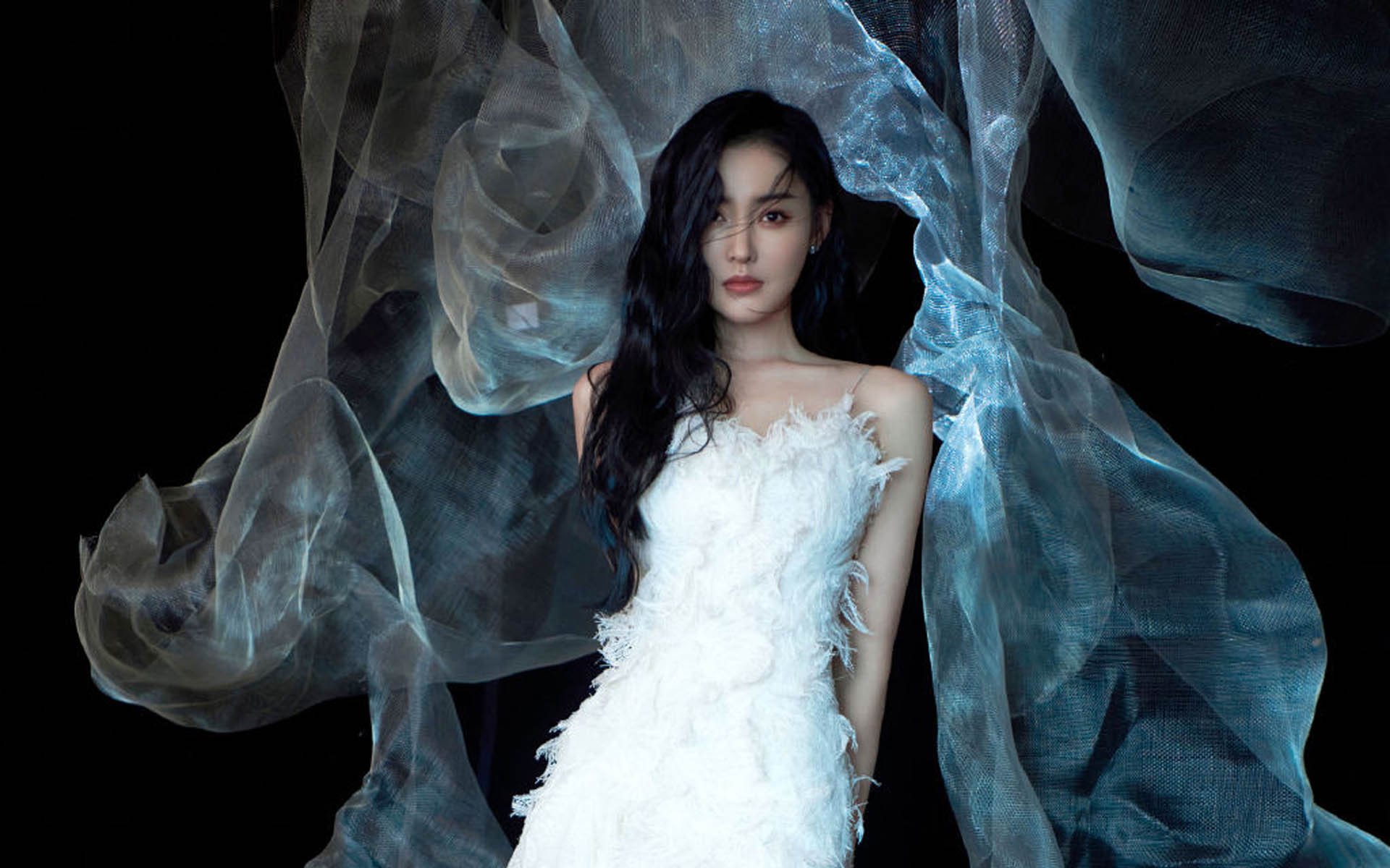 双重锁,从窒息防守到压哨绝杀,胜利的两种极端叙事