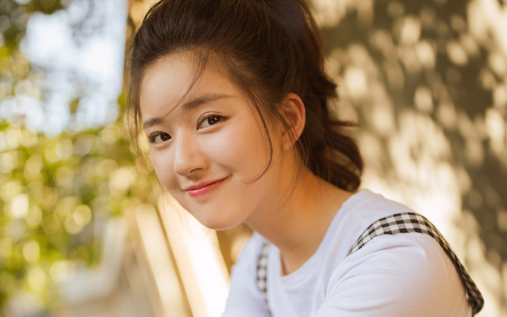 亚洲之光撕碎欧洲巨人，乌拉圭战术绞杀下的三笘薰三度刺穿巴萨防线